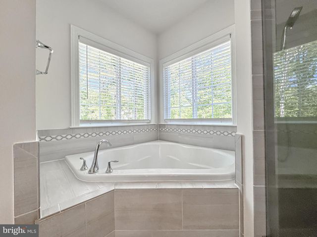 8525 LAROQUE RUN DR, Fredericksburg, VA 22407