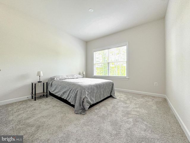 8525 LAROQUE RUN DR, Fredericksburg, VA 22407