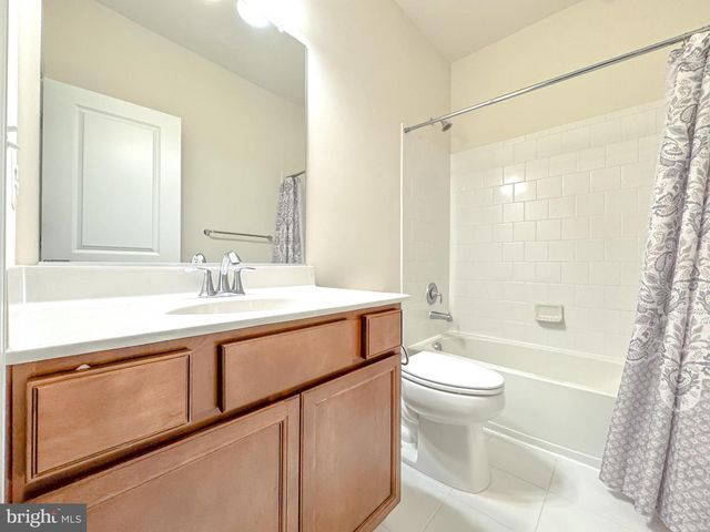 8525 LAROQUE RUN DR, Fredericksburg, VA 22407