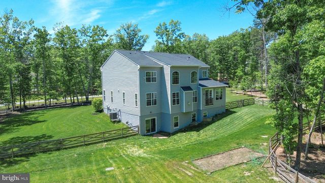 8525 LAROQUE RUN DR, Fredericksburg, VA 22407