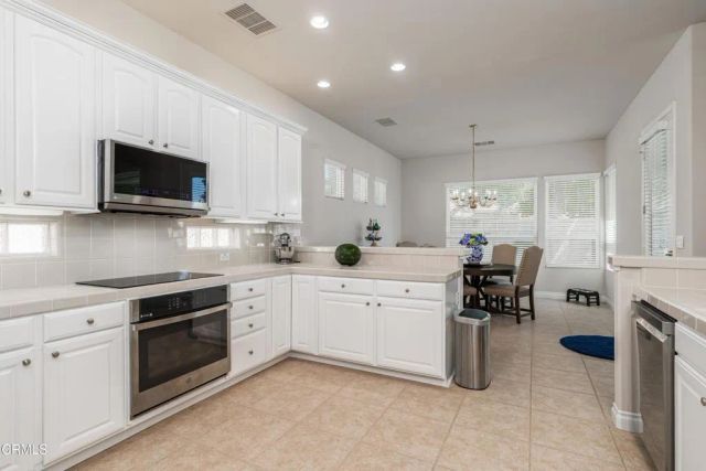 9906 Cinderella Avenue, Bakersfield, CA 93311