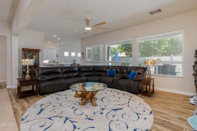 9906 Cinderella Avenue, Bakersfield, CA 93311