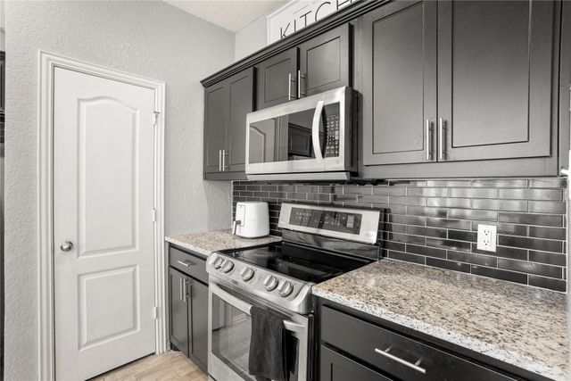518 Valarie Lane, Midlothian, TX 76065