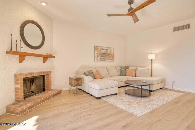 1148 E Camino Diestro, Oro Valley, AZ 85704