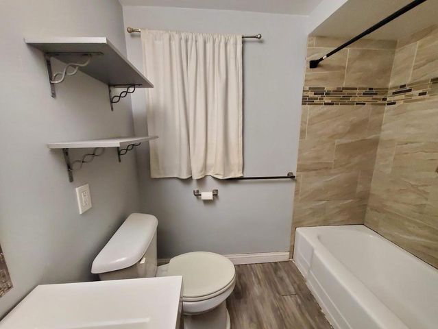 1405 S WALDEN AVENUE, Appleton, WI 54915