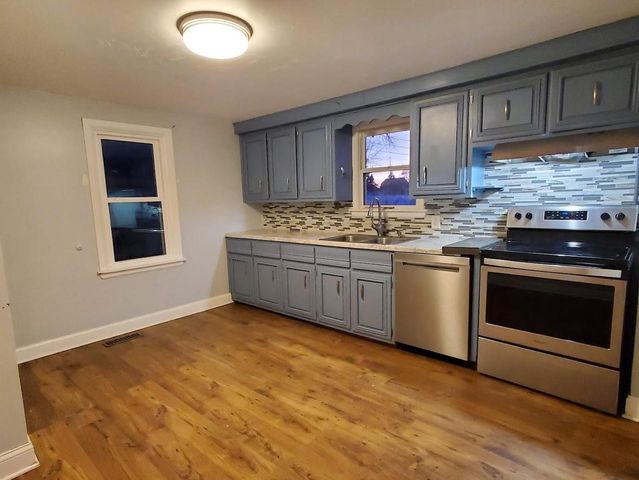 1405 S WALDEN AVENUE, Appleton, WI 54915