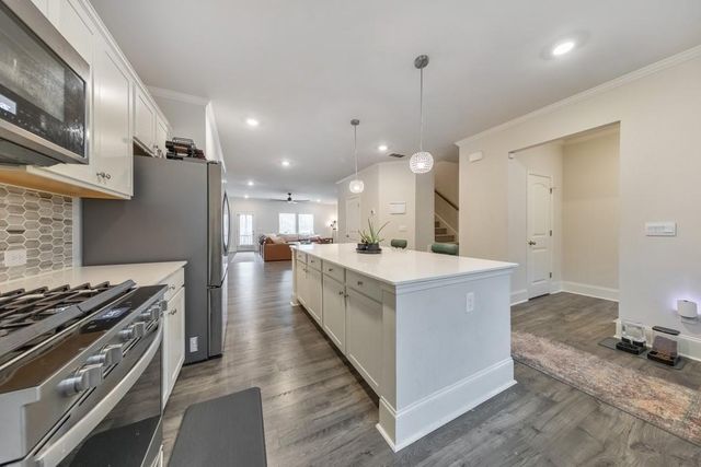 337 Vista Lane, Woodstock, GA 30189