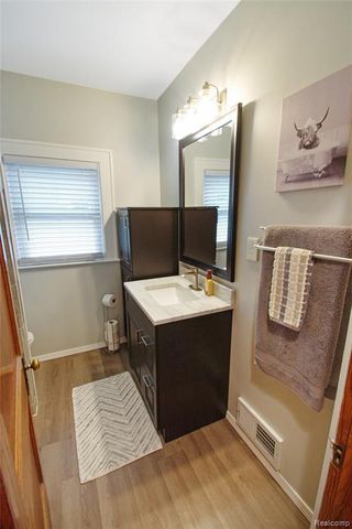 34 Moser Place, Mount Clemens, MI 48043