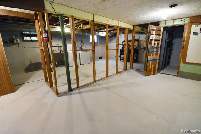 34 Moser Place, Mount Clemens, MI 48043