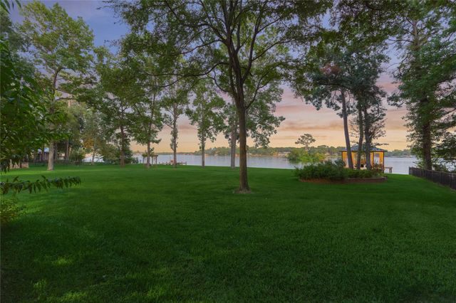 15152 Paradise View Drive, Willis, TX 77318