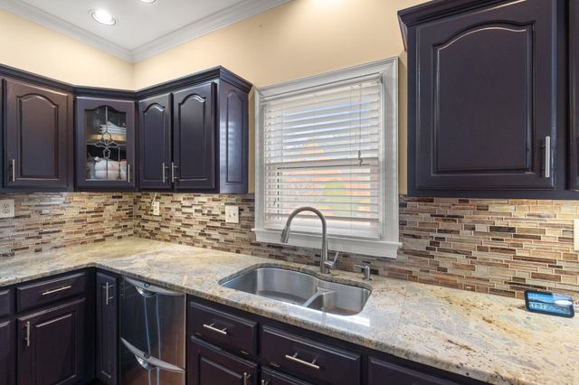 1560 QUAIL POINTE CIR E, Memphis, TN 38120