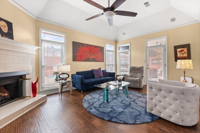 1560 QUAIL POINTE CIR E, Memphis, TN 38120