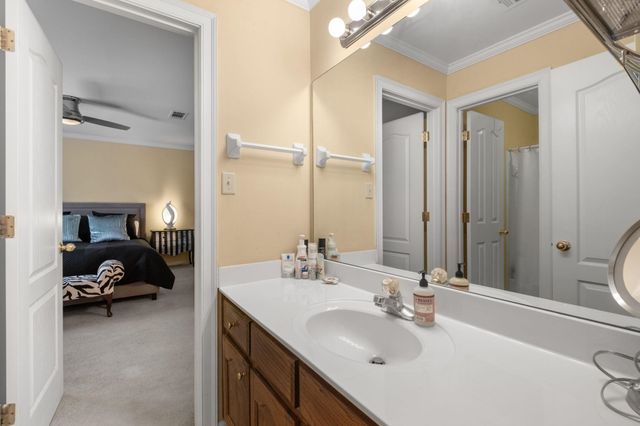 1560 QUAIL POINTE CIR E, Memphis, TN 38120