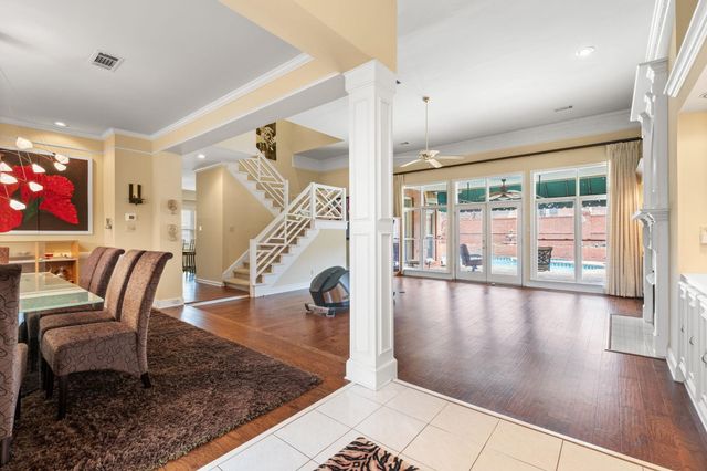 1560 QUAIL POINTE CIR E, Memphis, TN 38120