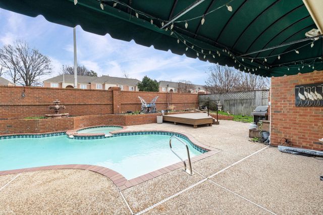 1560 QUAIL POINTE CIR E, Memphis, TN 38120