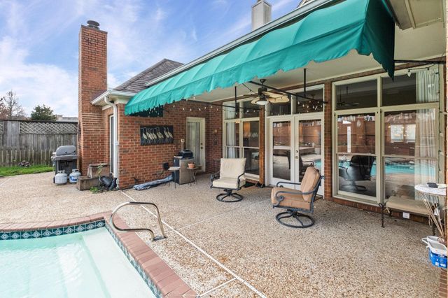 1560 QUAIL POINTE CIR E, Memphis, TN 38120