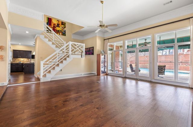 1560 QUAIL POINTE CIR E, Memphis, TN 38120