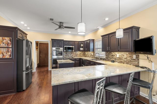 1560 QUAIL POINTE CIR E, Memphis, TN 38120