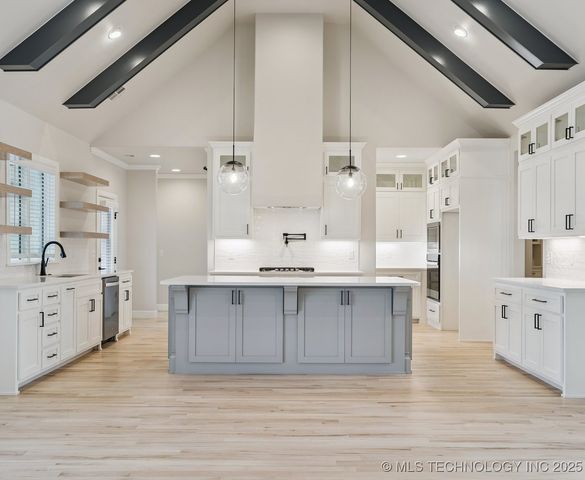 11014 N 81st East Place, Owasso, OK 74055