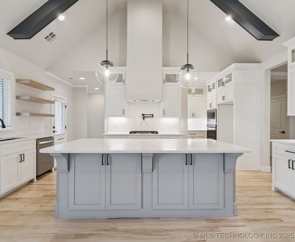 11014 N 81st East Place, Owasso, OK 74055