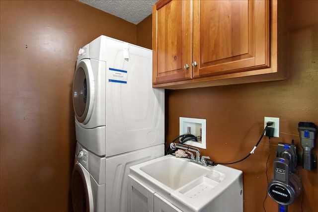 997 Lake Lane, South Haven, MI 49090