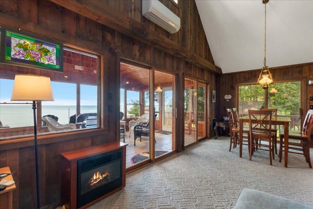 997 Lake Lane, South Haven, MI 49090