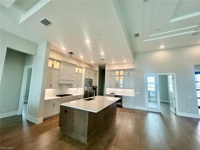 9448 Loquat LN, Naples, FL 34114