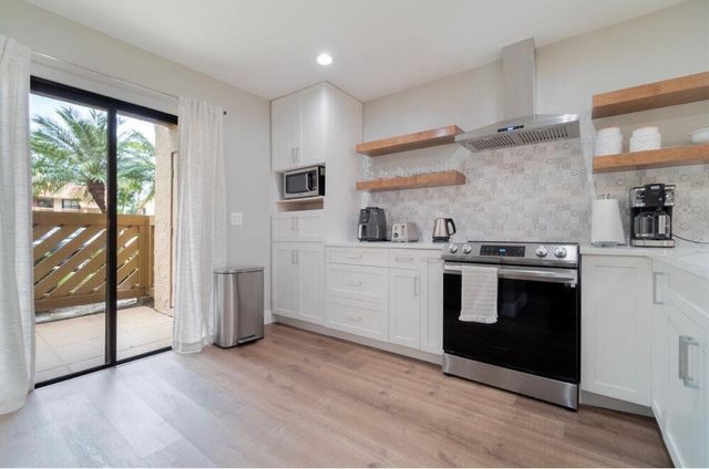 13033 Northshire Trail 21, Wellington, FL 33414