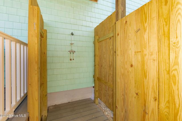 1606 Ocean Drive, Emerald Isle, NC 28594