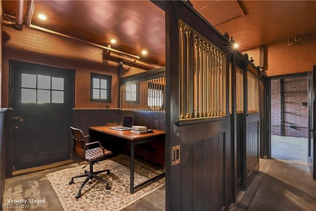 10 E Hanna Lane, Bratenahl, OH 44108