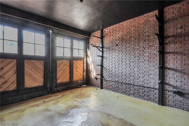 10 E Hanna Lane, Bratenahl, OH 44108