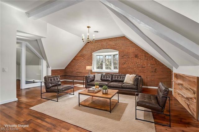 10 E Hanna Lane, Bratenahl, OH 44108