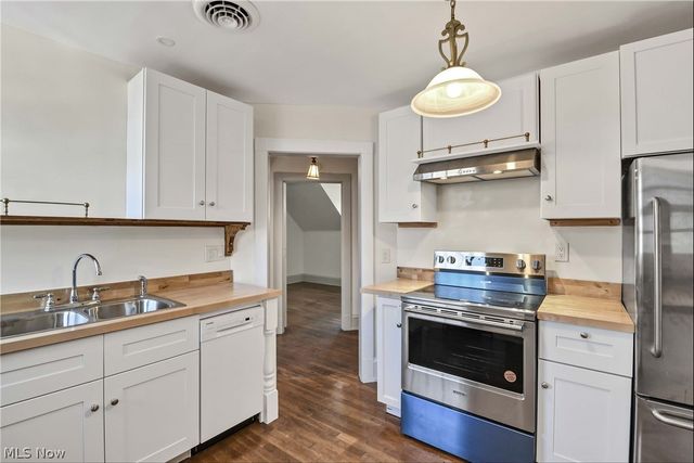 10 E Hanna Lane, Bratenahl, OH 44108