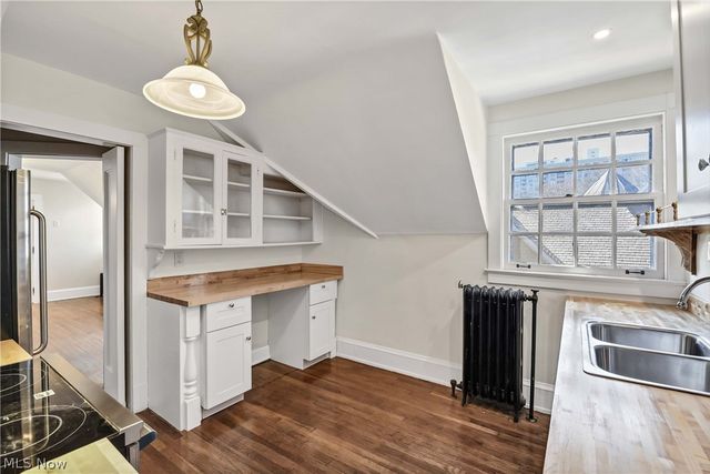 10 E Hanna Lane, Bratenahl, OH 44108