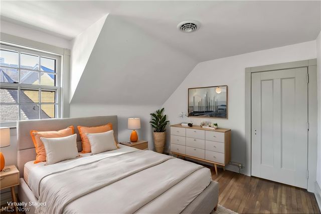 10 E Hanna Lane, Bratenahl, OH 44108