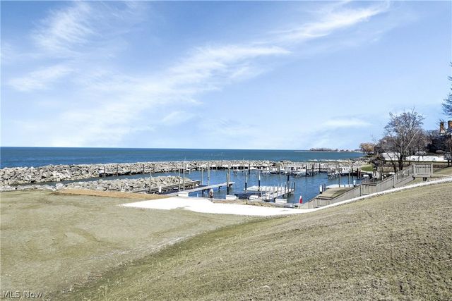 10 E Hanna Lane, Bratenahl, OH 44108