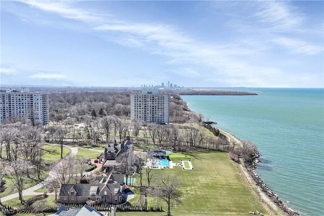 10 E Hanna Lane, Bratenahl, OH 44108