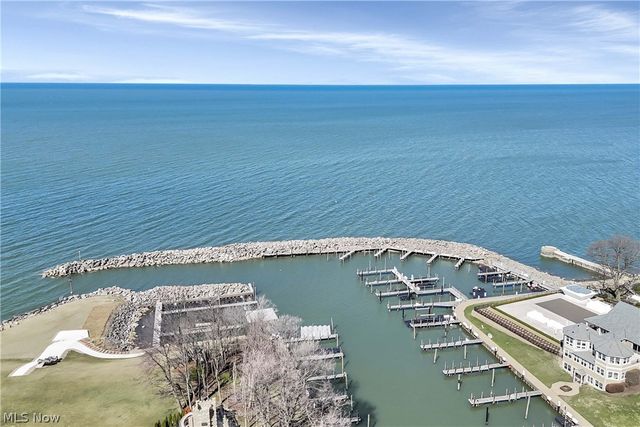 10 E Hanna Lane, Bratenahl, OH 44108