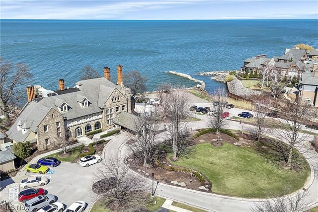 10 E Hanna Lane, Bratenahl, OH 44108