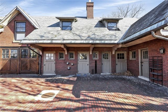 10 E Hanna Lane, Bratenahl, OH 44108