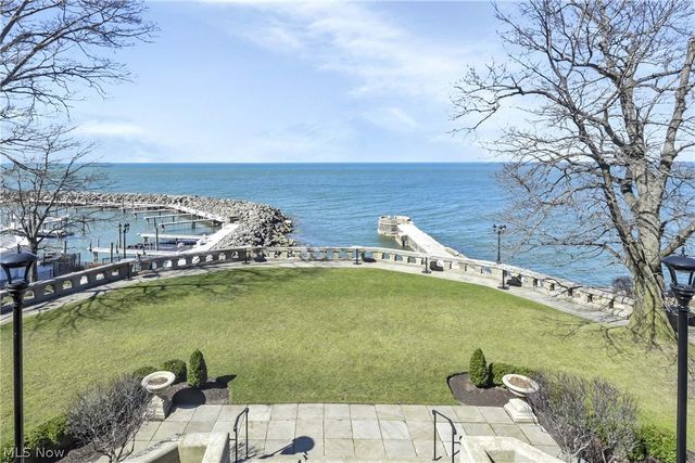 10 E Hanna Lane, Bratenahl, OH 44108