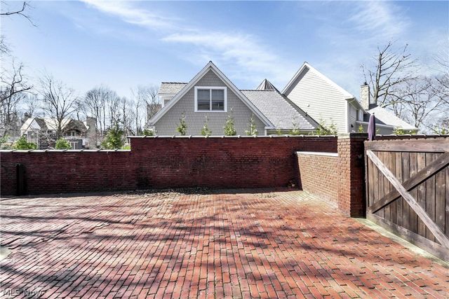 10 E Hanna Lane, Bratenahl, OH 44108