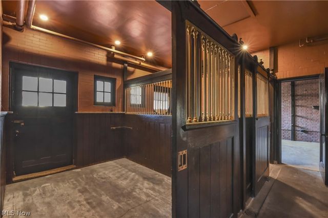 10 E Hanna Lane, Bratenahl, OH 44108