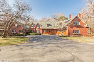 10 E Hanna Lane, Bratenahl, OH 44108