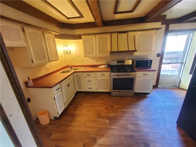 400 Elwyn Ave, Springdale Boro, PA 15144