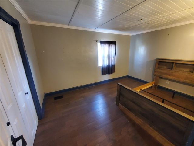 400 Elwyn Ave, Springdale Boro, PA 15144