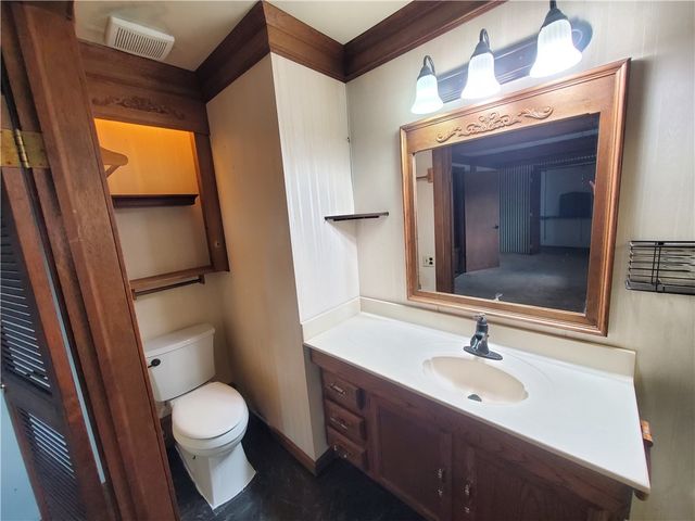 400 Elwyn Ave, Springdale Boro, PA 15144