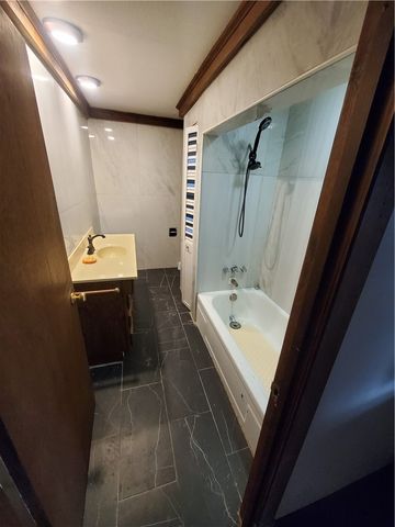 400 Elwyn Ave, Springdale Boro, PA 15144