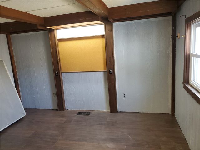 400 Elwyn Ave, Springdale Boro, PA 15144