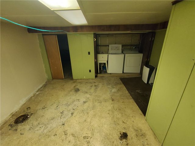 400 Elwyn Ave, Springdale Boro, PA 15144